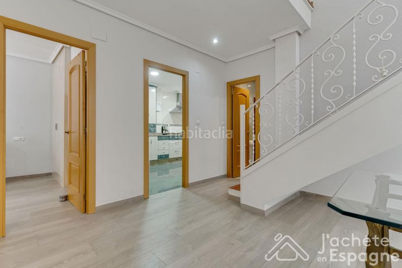 Foto 5a52527a-2603-4d00-8350-ef1d99a893c7. Casa amb aparcament piscina a La Cañada Paterna