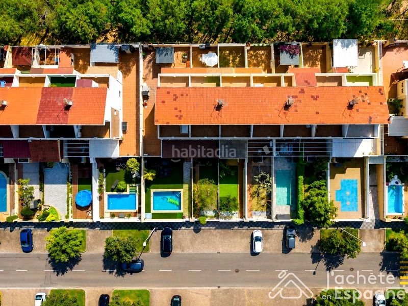 Foto 5bf250a9-2412-45c9-a8ab-7e0a817ebdea. Casa adossada amb aparcament a Papa Luna - Platja del Gurugú Benicarló
