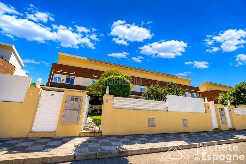Foto a9ce58f3-df67-4a50-92b7-91c6d2fcd878. Casa adossada amb aparcament a Papa Luna - Platja del Gurugú Benicarló