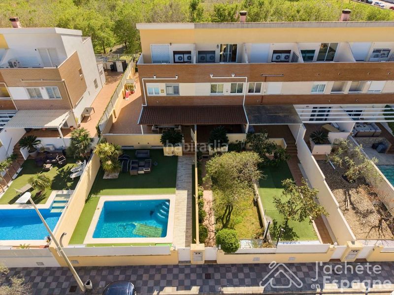 Foto b7febf9a-827c-4acd-9b3a-5f2b623d6c78. Casa adossada amb aparcament a Papa Luna - Platja del Gurugú Benicarló