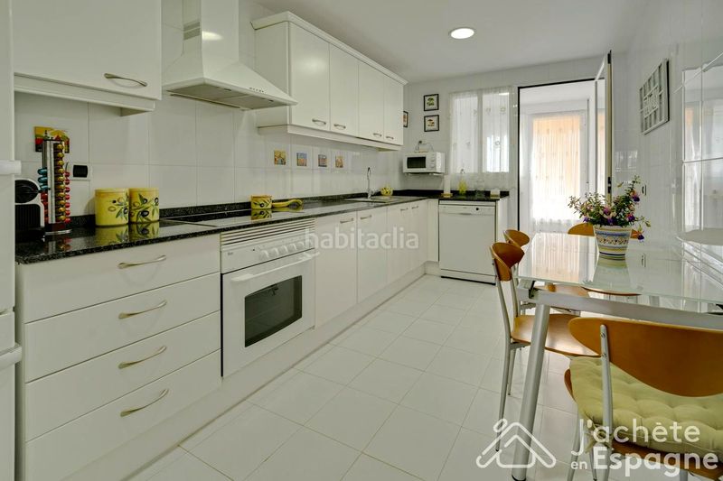 Foto c8c41e19-195a-4f0a-a56d-46948f6eaf51. Casa adossada amb aparcament a Papa Luna - Platja del Gurugú Benicarló