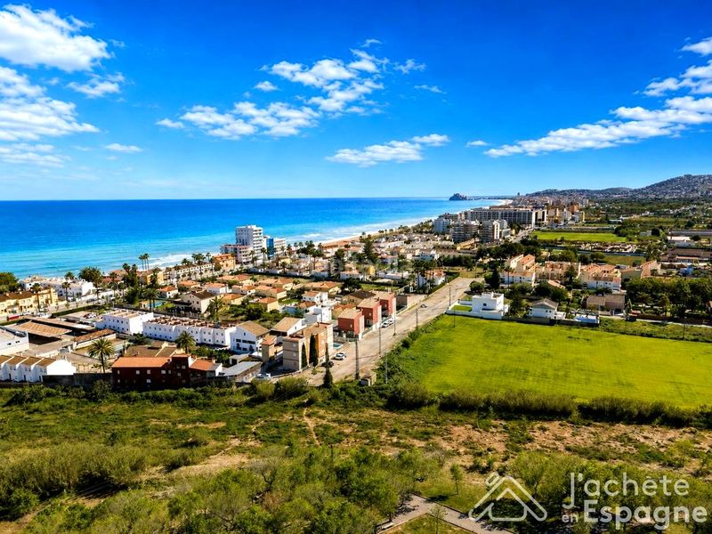 Foto fb39a0df-aa6a-4674-ad91-a4115929ad7b. Casa adossada amb aparcament a Papa Luna - Platja del Gurugú Benicarló