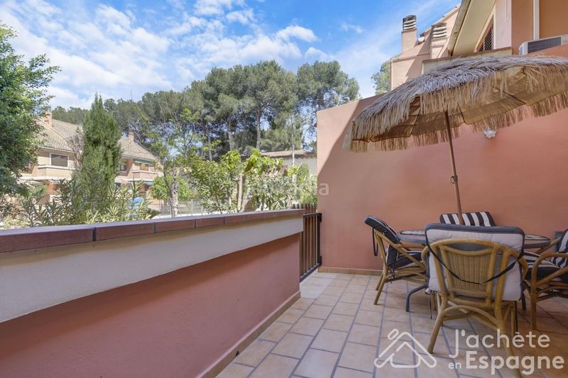 Foto 12c5fbf2-b0de-413a-99a6-934656d071cf. Casa aparellada amb calefacció aparcament piscina a Paterna