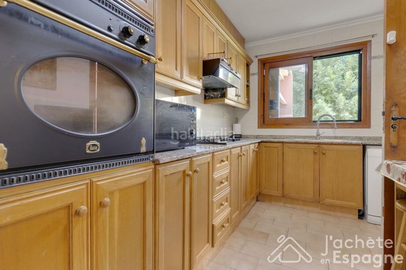 Foto 599a00c4-b7d1-434e-a078-48f4abf604bc. Casa aparellada amb calefacció aparcament piscina a Paterna