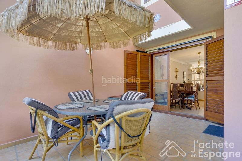 Foto 6984f6a0-8a1b-46ac-94da-8bd6207a26b9. Casa aparellada amb calefacció aparcament piscina a Paterna