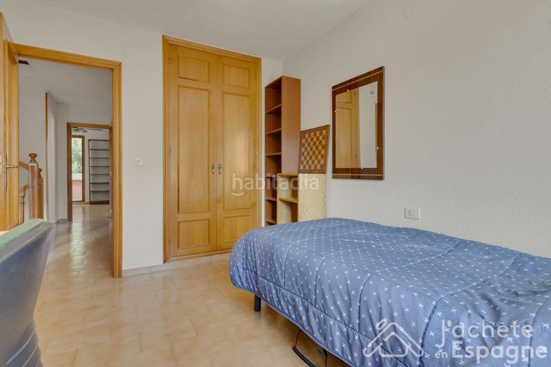 Foto 99360f7b-cbe3-419e-9bfa-1f69e84ef63f. Casa aparellada amb calefacció aparcament piscina a Paterna