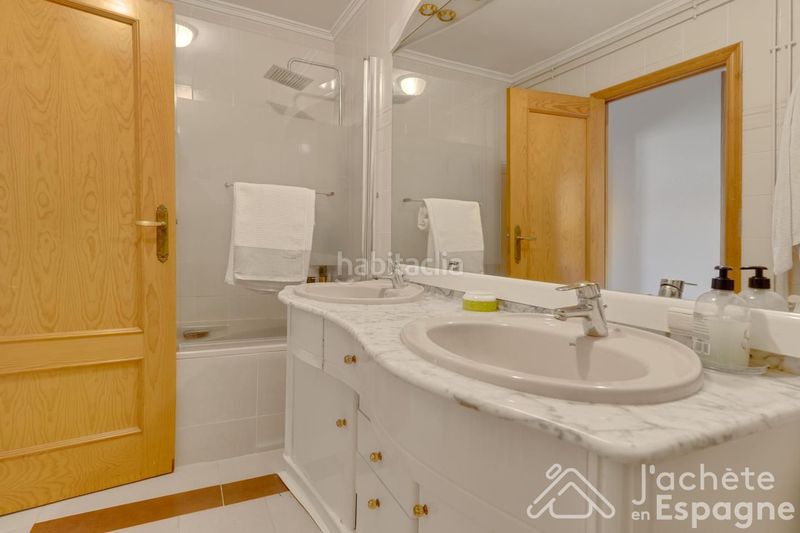 Foto b7244169-88e1-45fe-aafd-5929a0de3c3d. Casa aparellada amb calefacció aparcament piscina a Paterna