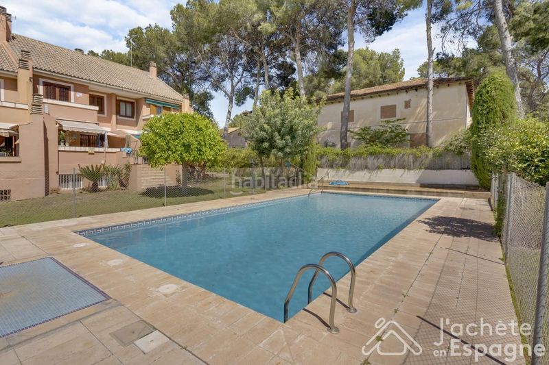 Foto e7659d2f-36a2-4f7c-a694-a94b4477712d. Casa aparellada amb calefacció aparcament piscina a Paterna