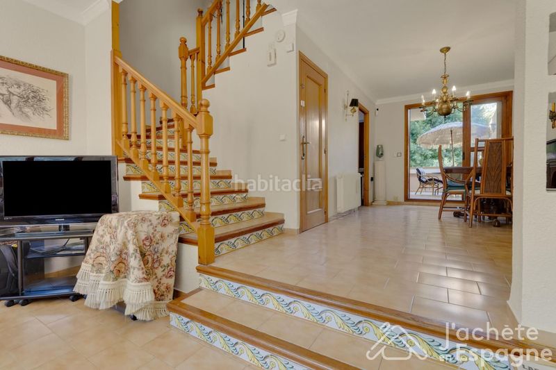 Foto f2b56b5f-d32f-4010-a2f3-6e6689920db0. Casa aparellada amb calefacció aparcament piscina a Paterna