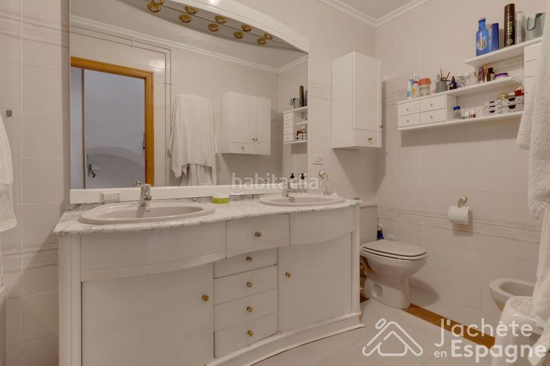 Foto 45eb38fb-1564-4489-ab73-40074cd96beb. Casa aparellada amb calefacció aparcament piscina a Paterna