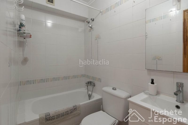 Foto 5ad45e04-41fd-446c-ad31-0fd13de72d1b. Casa aparellada amb calefacció aparcament piscina a Paterna