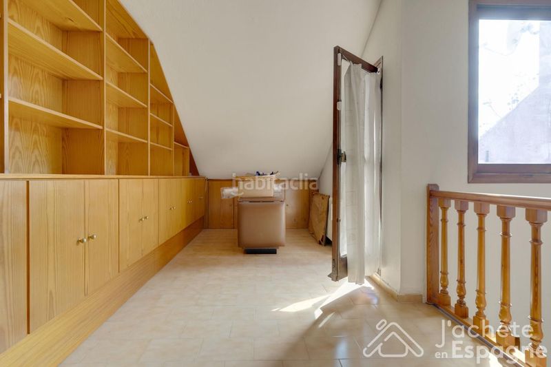 Foto 7d06c25a-2163-41ff-927c-a4a7931a83a6. Casa aparellada amb calefacció aparcament piscina a Paterna