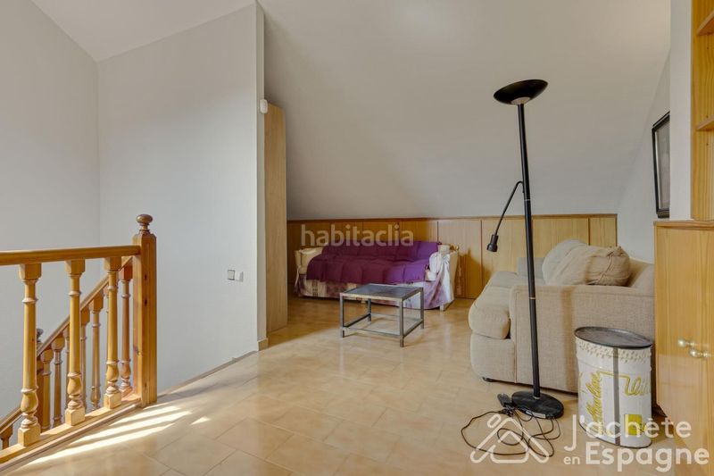 Foto a49828e7-79d0-47f4-b3a1-7ea68c9c106e. Casa aparellada amb calefacció aparcament piscina a Paterna