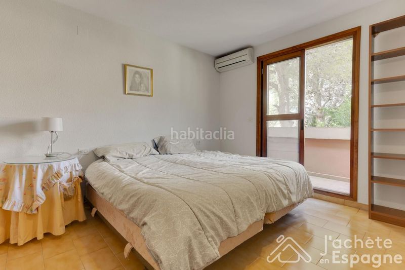 Foto bd981489-7c9b-4068-8919-64ebffd973b7. Casa aparellada amb calefacció aparcament piscina a Paterna