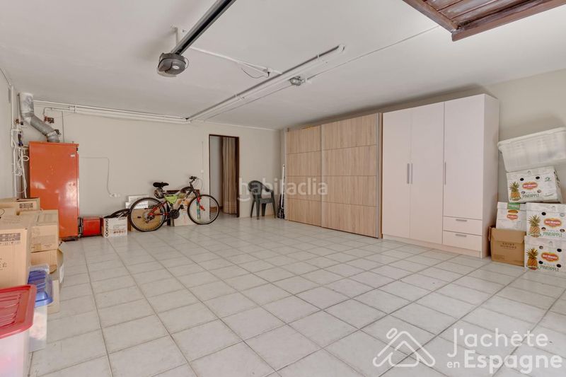 Foto e13602f3-a459-4621-be11-f7cde9c32e6b. Casa aparellada amb calefacció aparcament piscina a Paterna
