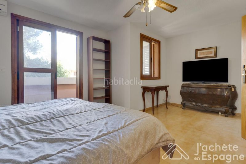 Foto fdfd0dbb-aa1e-4799-a8cd-6a7f4847f786. Casa aparellada amb calefacció aparcament piscina a Paterna
