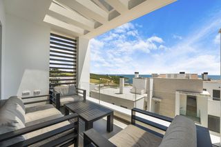 Duplex  Del golf. Dúplex de 3 dormitorios con vistas al mar y amplias terrazas en