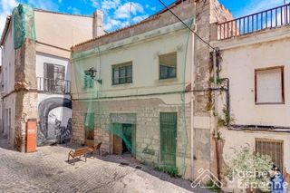 Casa in Centro-El Castillo. Buscas rentabilidad? propiedad de 359m2 con enorme potencial en
