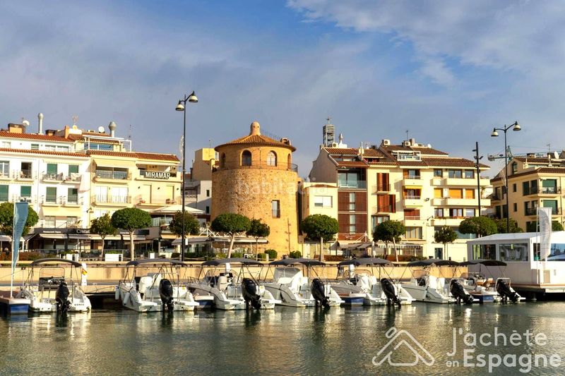 Foto 8aa1b252-f736-4aeb-86a9-0ac95fb8ff4b. Apartament amb aparcament a Cambrils port Cambrils