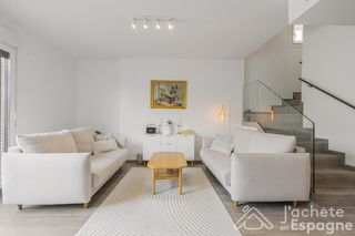 Casa  Del braçal de murteretes. Moderna vivienda adosada de esquina en urbanización privada en m