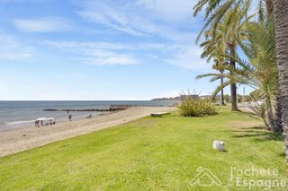 Piso  Passeig marítim del mediterrani. Encantador apartamento en primera línea