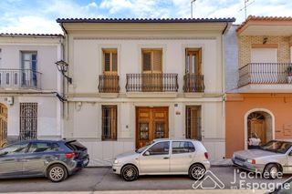 Haus in Alcácer. Exclusiva villa señorial reformada con ascensor