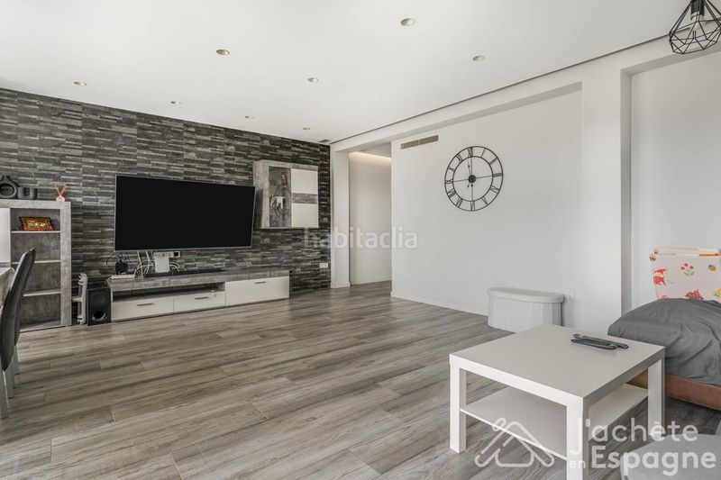 Foto f5fea5c8-0d9a-4485-b228-d776b0f3ceb7. Pis amb calefacció a Alcúdia (l´)