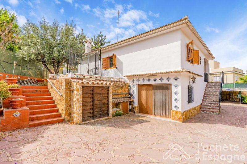 Foto 46ecf644-0e67-4bf2-a883-2b16b583d6fe. Maison avec parking piscine dans Los Pinares-La Masia Bétera