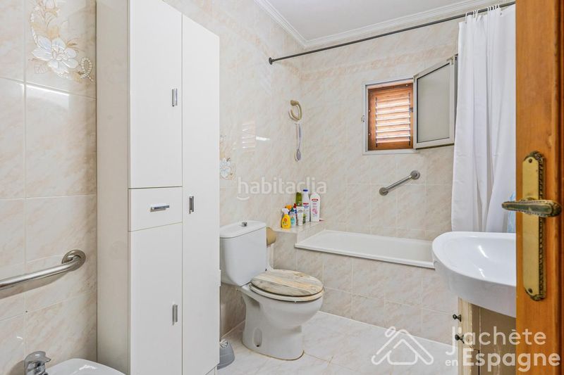 Foto bd452f6a-5724-45d7-855a-4d5c9cf77308. Maison avec parking piscine dans Los Pinares-La Masia Bétera