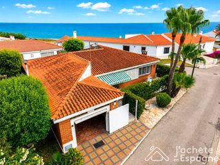 Haus  Barbiguera g. Chalet a 50 metros del mar con acceso a cala privada