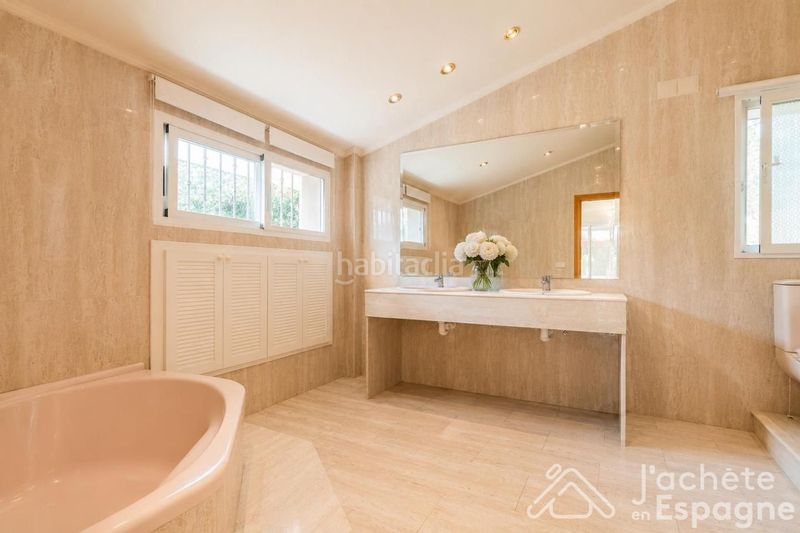 Foto b7f6d07b-a904-4eeb-b15c-d73af960d7f2. Casa amb aparcament piscina a Gilet