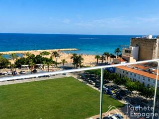 Pis  Avinguda de l'atlàntic. Piso de lujo frente al mar. 3 dormitorios, 2 baños, vistas al ma