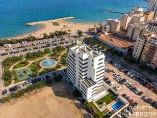 Pis  Avinguda de l'atlàntic. Piso de lujo frente al mar. 3 dormitorios, 2 baños, vistas al ma