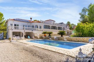 Maison à Montroi / Montroy. Villa de excepción con piscina,