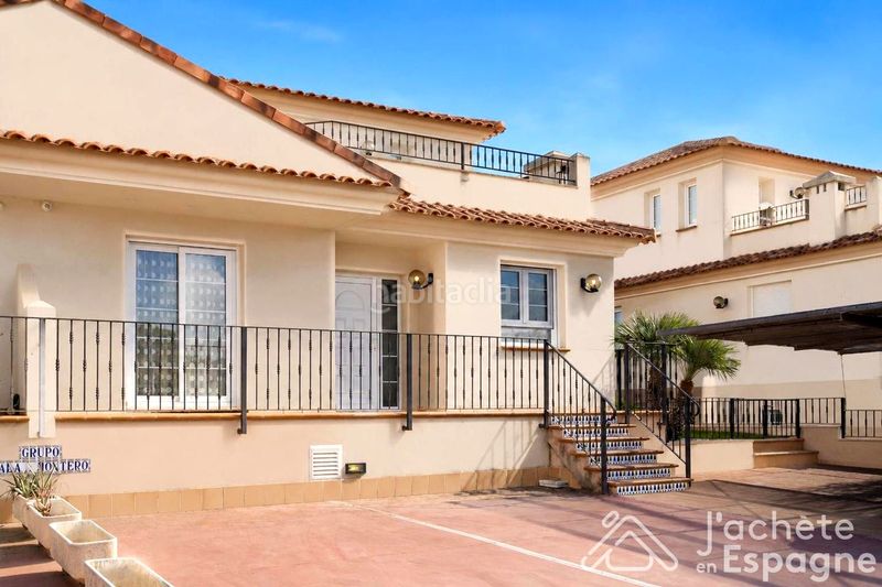 Foto 07a93a37-f8df-4512-bbcb-6f5bf035868a. Casa aparellada amb aparcament piscina a San Jorge