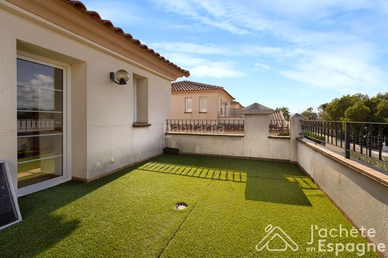 Foto adb16175-65d2-4f84-b50a-dc2732640400. Casa aparellada amb aparcament piscina a San Jorge
