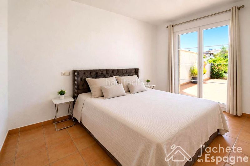 Foto d64aba81-a6a6-472b-be4b-8ee56ce7cc1f. Casa aparellada amb aparcament piscina a San Jorge
