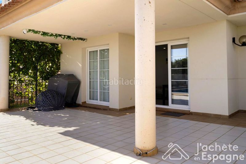 Foto f1ea1865-6445-4c23-8d71-dd87d66b9249. Casa aparellada amb aparcament piscina a San Jorge