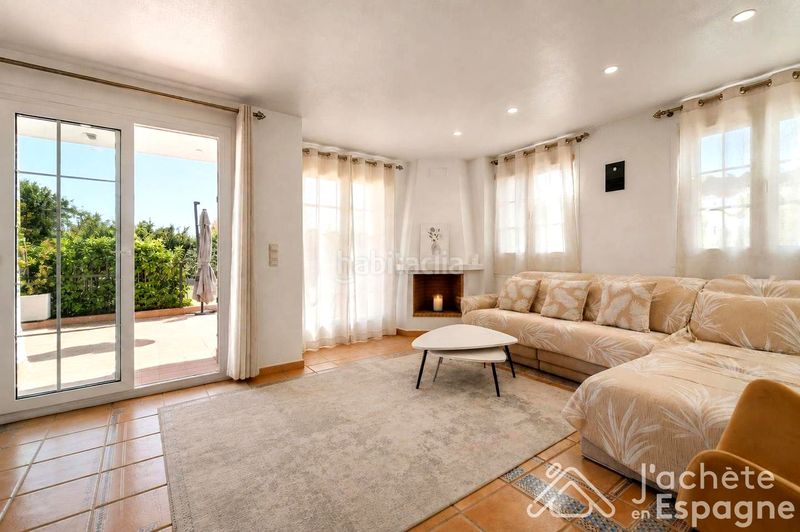 Foto f90dfb2f-f6b8-4925-a562-87e650b3cb30. Casa aparellada amb aparcament piscina a San Jorge