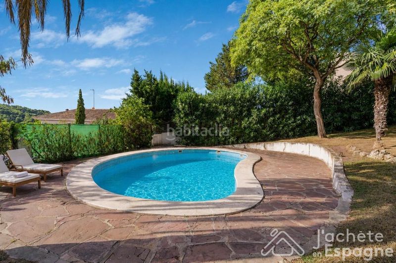 Foto 206bcc2b-103b-4d47-9aec-ff0dc3fde758. Casa amb aparcament piscina a El Bosque Chiva