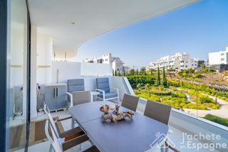 Pis  Avenida 8 de marzo 8. Elegante apartamento con amplia terraza de 25 m con vistas a los