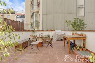 Apartament  Calle de vallhonrat. Amplio piso con terraza exclusiva en poblesec