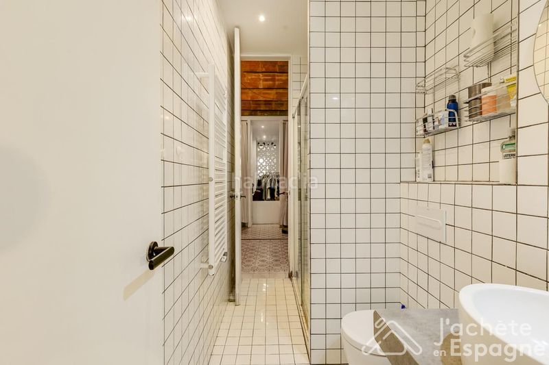 Foto dc4bbf15-1545-4f8c-9a3d-702a70341290. Apartament a El Poble Sec - Parc de Montjuïc Barcelona