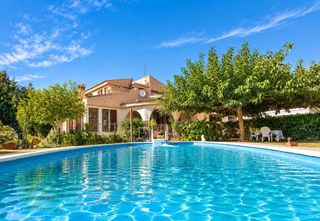 Casa  Calle dels cabanils. Chalet con piscina privada, jardin y terrazas