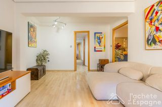Pis  Calle de les arts i dels oficis. Exclusivo piso reformado en camins al grau