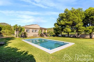 Haus  Calle xátiva. Chalet con piscina y vistas en náquera