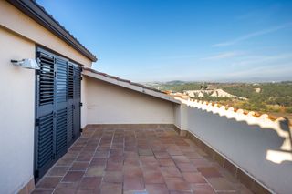 Casa adosada en Gelida. Casa adosada con 4 habitaciones con parking, calefacción y aire