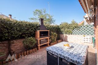 Casa adossada a Abrera