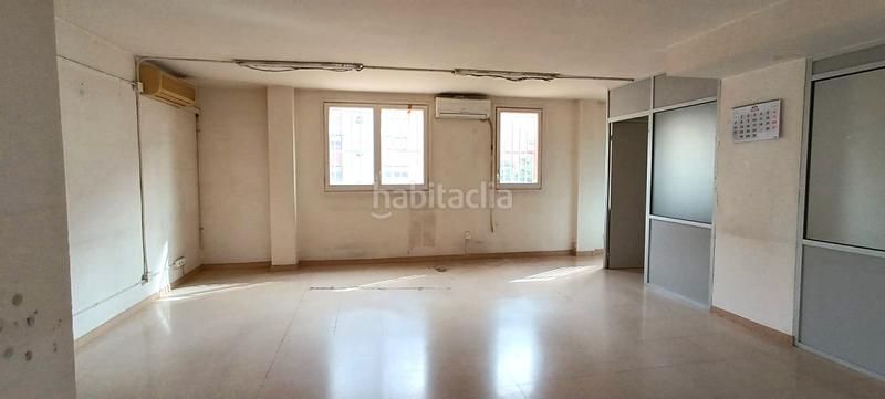 Foto dc52fa51-3375-4383-8f35-42f39f687aec. Location local commercial dans Martorell