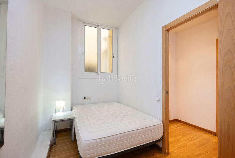 Foto 488b88a2-fcbc-4f5a-bb54-3bcc2da7b5dc. Pis a Raval Barcelona